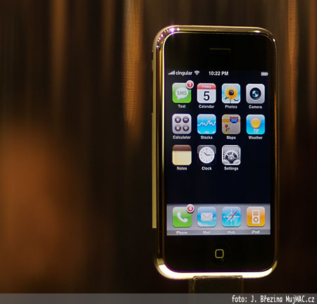 iPhon zepředu 2